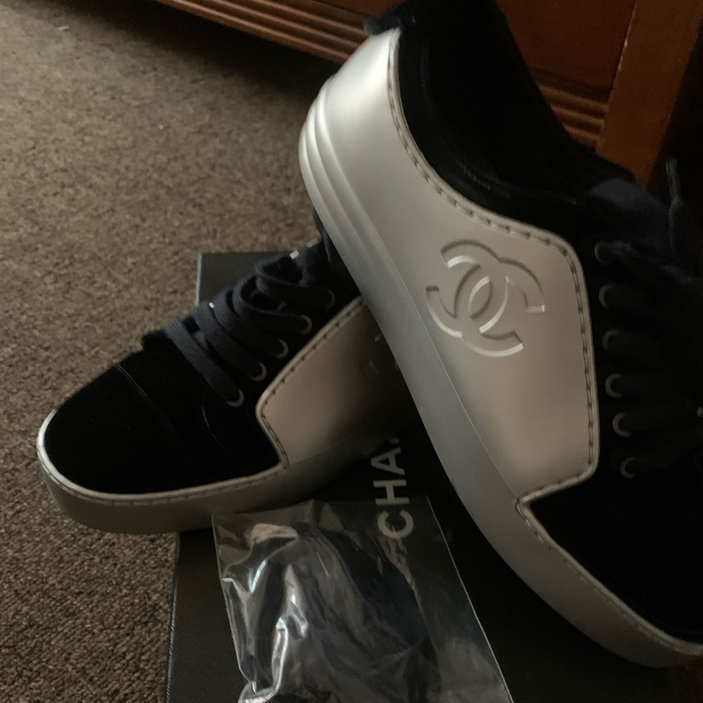 Chanel - Picture 2 of 4
